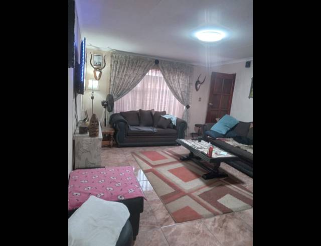 2 BEDROOM TOWNHOUSE FOR SALE IN EDELWEISS